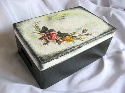 Cutie lemn cu capac si manere, design buchet flori pe partea superioara 24589