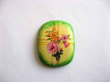 Flori roz si flori galbene, magnet de frigider oval ornamental model 25264