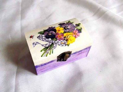 Cutie flori mov, galben, violet si roz, cutie de lemn model 32443