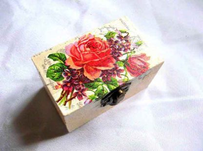 Buchet flori vii pe capac, cutie cu buchet de flori 32674