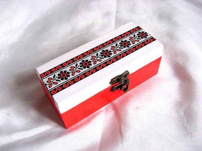 Motiv traditional flori stilizate rosu si negru, cutie lemn 27946