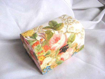 Cutie cu design de flori si frunze, cutie de lemn pentru bijuterii 25438 vedere frontala