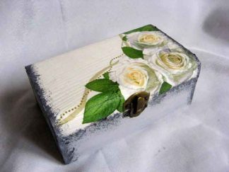 Cutie cu trandafiri albi, cutie lemn dreptunghiulara 25381