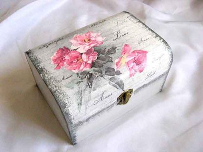 Cutie cu trandafiri roz si scris dragoste in mai multe limbi, cutie lemn 26061