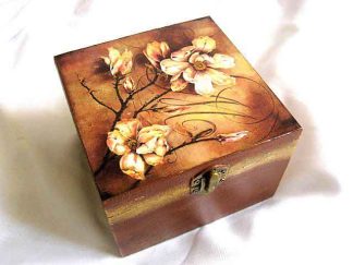 Cutie decorata cu flori de toamna pe fundal ruginiu, cutie lemn bijuterii 26372