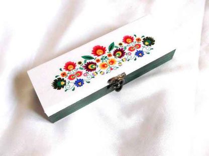 Cutie cu motiv traditional sub forma de flori stilizate, cutie de lemn 33173
