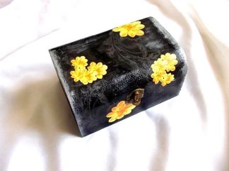 Cutii cu flori galbene pe fundal negru, cutie lemn 37060
