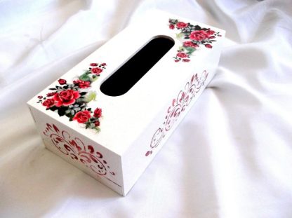 Trandafiri rosii si elemente decorative rosii, cutie servetele hartie 40214 2