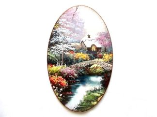 Tablou cu o casa intr-un peisaj de vis, tablou oval din lemn 40390